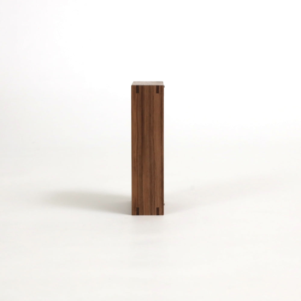 yu frame/walnut