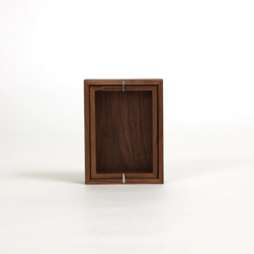 yu frame/walnut