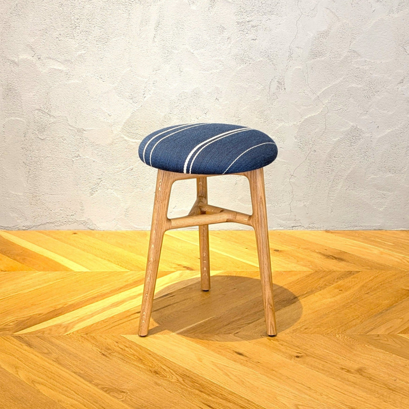 Y3 stool / oak / UrdStripe4