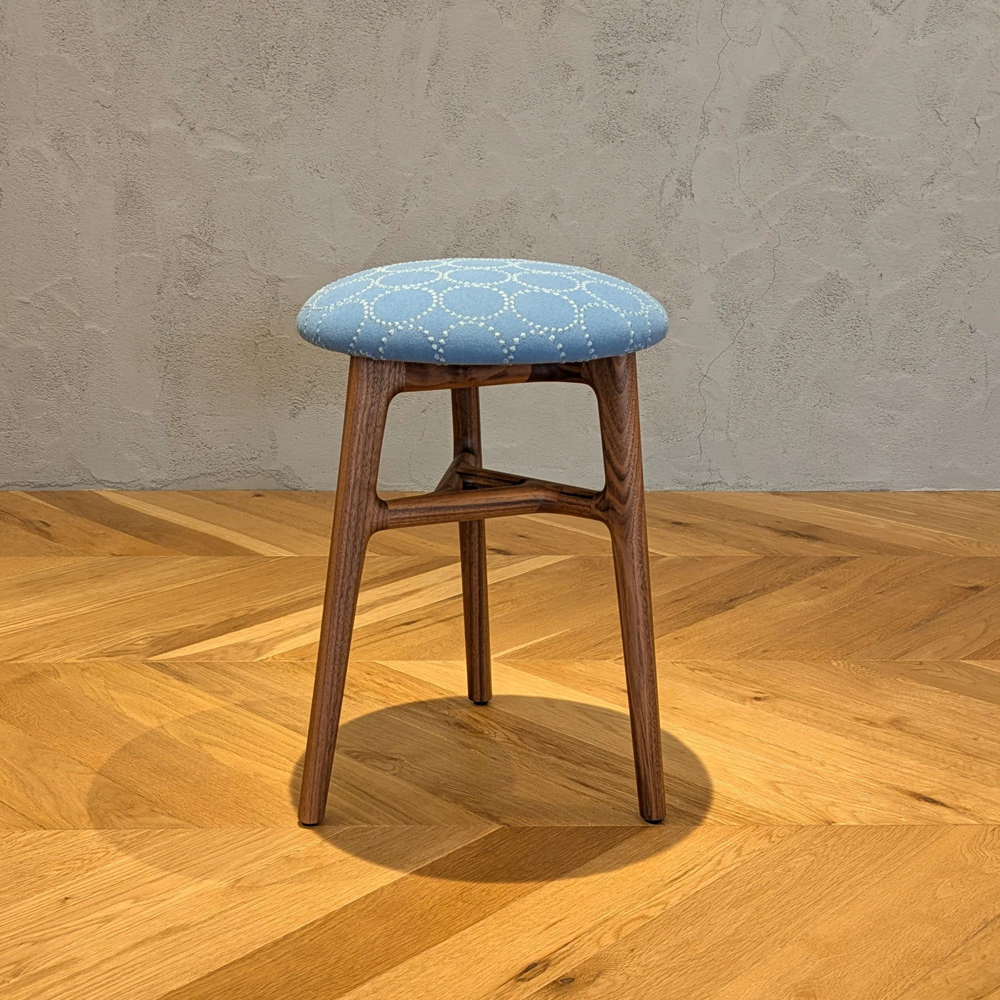 Y3 stool / walnut / if1078