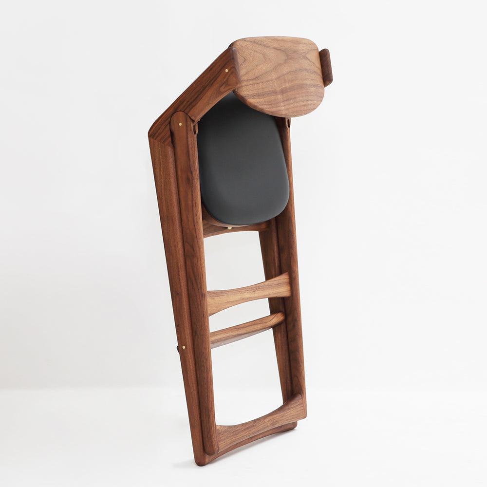 A kids chair/walnut