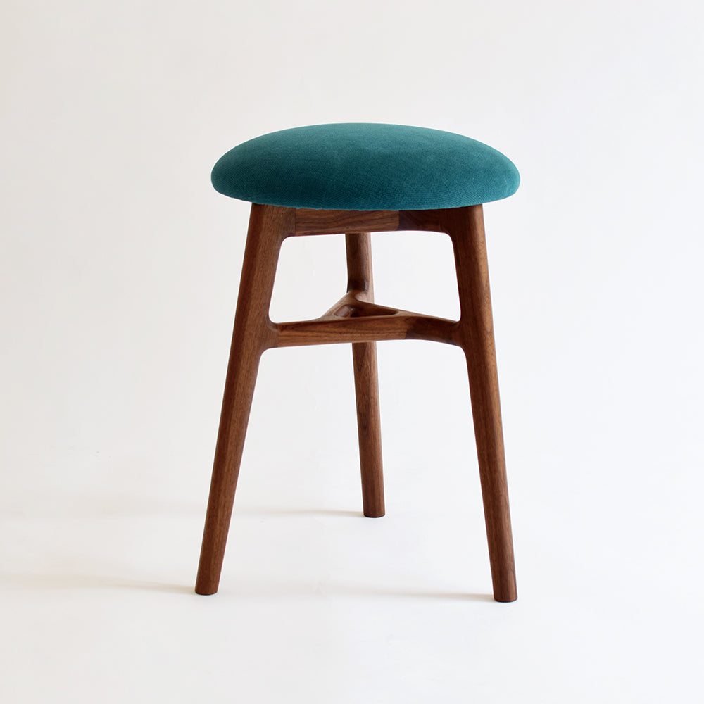 Y3 stool/walnut